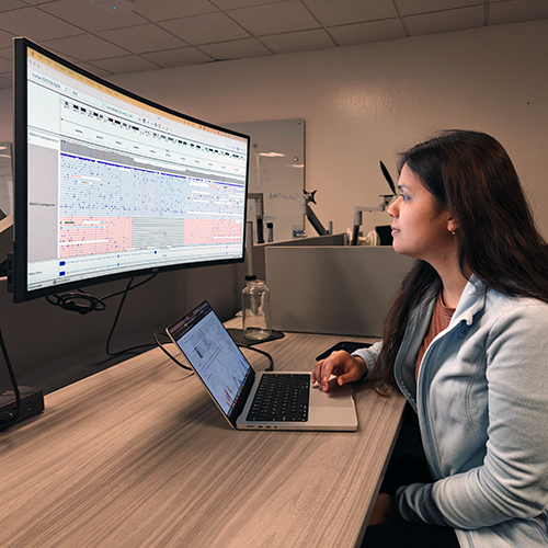 Ph.D. student Shloka Negi analyzes long-read sequencing data in the UC Santa Cruz Computational Genomics lab.